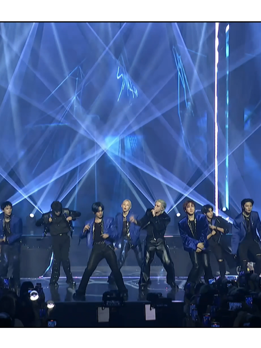 WALKIN ON WATER AT THE 2025 K-WORLD DREAM AWARDS (KWDA) 2025 #straykids #스트레이키즈 #kwda #straykidseverywhereallaroundtheworld #YouMakeStrayKidsStay 