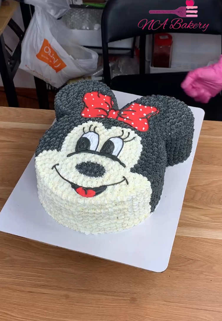 Mickey cake #cake #cakedecorating #cakedesign 