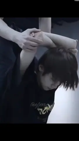 Ziyu 🥺 nemu video ini di weibo.. maaf akun spa aku lupa 🙏 asli liatnya gue ngerasa sakit 🥺 perjuangannya ga main2 ... dan dengan sgala masalah yang di hadapi nya dengan agensi dan temannya dulu 🥺 dia sampai di titik ini gue ga habis2nya ngerasa bangga..terharu dan bahagia ❤️ berharap Ziyu ke depannya semakin sukses  #ziyu #revengedlove 