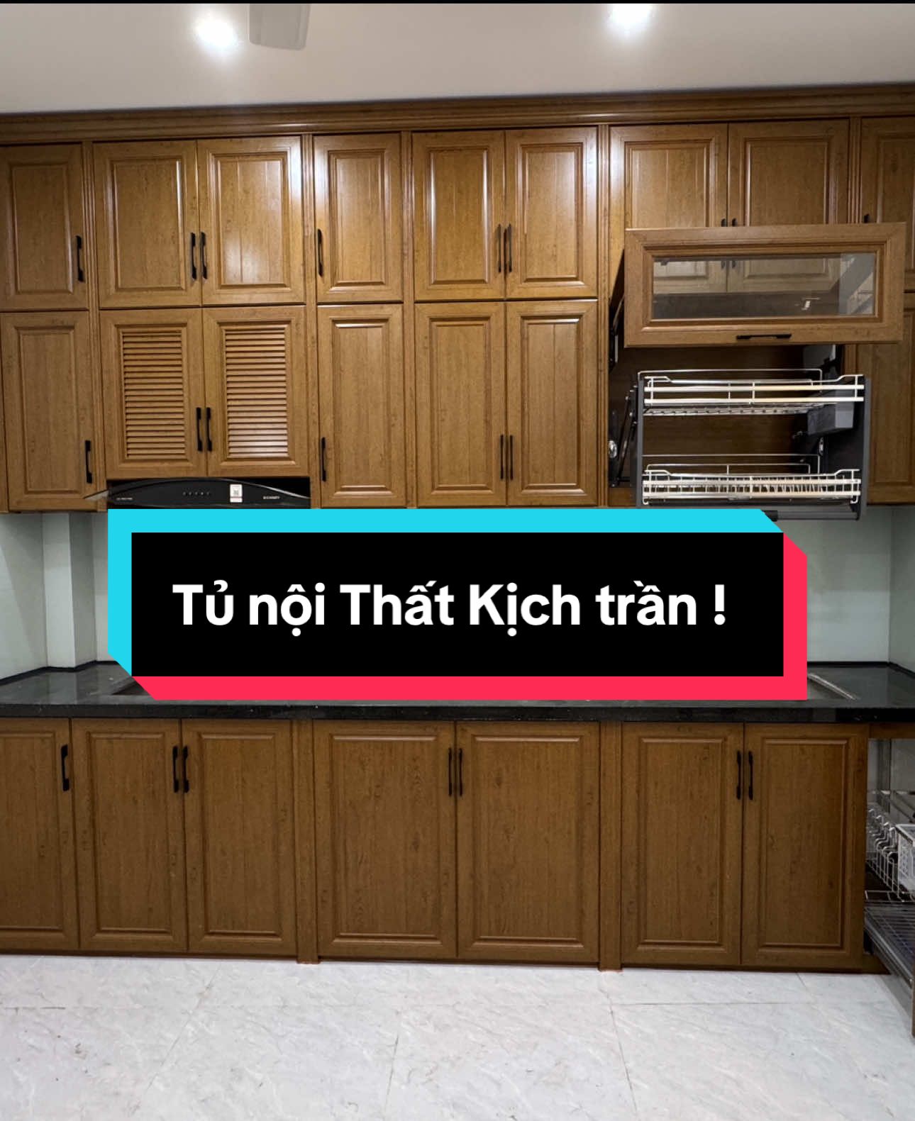 Quý khách hàng nhận xét gì về màu tủ này ạ ? Màu tủ huyền thoại   ?#cokhisonlam #tubepnhomnoithat #tubep #tubepinoxcanhkinh #tubephiendai 