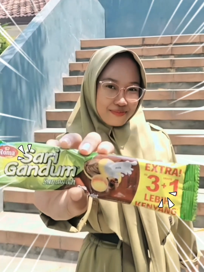 PUSING? LAPAR? MAU NGEMIL? 😵‍💫 Bosen ngemil itu-itu aja? 🚫 Saatnya upgrade camilan kamu ke SARI GANDUM🍪 lebih sehat, lebih renyah, lebih seru!🤩 Sari Gandum bukan cuma enak, tapi juga penuh kebaikan! 🌾 Kaya serat, vitamin B, mineral, dan protein nabati yang bikin tubuh lebih bertenaga, kenyang lebih lama, serta bantu jaga kesehatan pencernaan. Camilan sehat yang pas buat nemenin aktivitasmu sehari-hari! 💪✨ Snack ini bikin perut happy, dompet pun nggak worry. 😎💃🏻 Ngemil sehat = mood naik 100%! 🚀 #fyp #fypシ゚ #sarigandum #romasarigandum  #ngemilsehat 