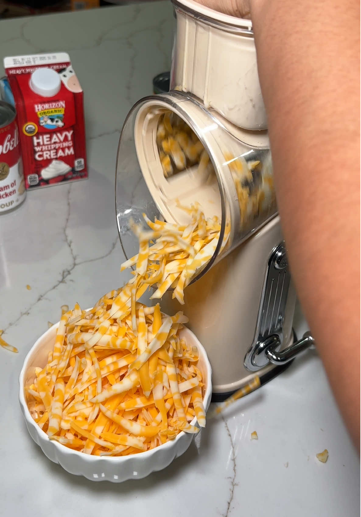 #cheesegrater #rotatingcheesegrater #kitchengadgets #kitchenware #gratingcheese 