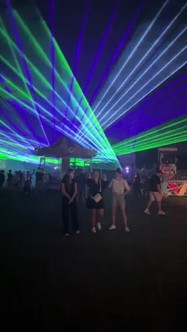 Naprogramovaná laser show Beyond 😎 Sáve ne #piratesofthecaribbean #orlandopirates #lasershow #malekrstenany #miroxx @Steve Aoki @Gabry Ponte 