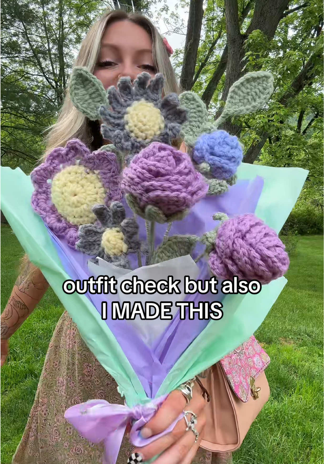 it was my first time EVERRRR doing a 3D bouquet and using WIRE. never again haah 