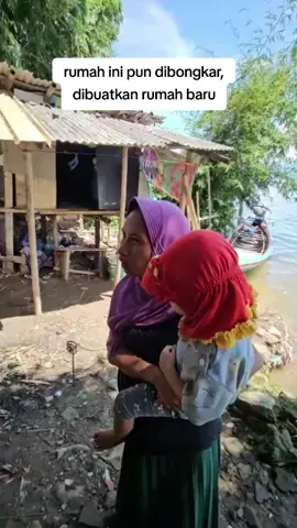 berbeda dengan mang Ujang dan Bu Juwita,ditemukan pula pasutri beranak satu yang tinggal digubug yg bener bener gubug......gubug ini pun sama dibongkar dan dibangunkan rumah yang baru...bismillah#omzeinbupatiaing #omzeinbupatipurwakarta #omzeinjagoandedimulyadi #omzein 
