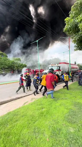 Un homenajes para esos grandes héroes los bombero y defensa civil. Homenajes a los héroes del fuego @minjusticia_ve @vgrpc_mijp @dgnbenlinea @redancentraldgnb @lacava10oficial @jesusparis10 @biannit_sti @zoedancarabobo @sistemaintegrado