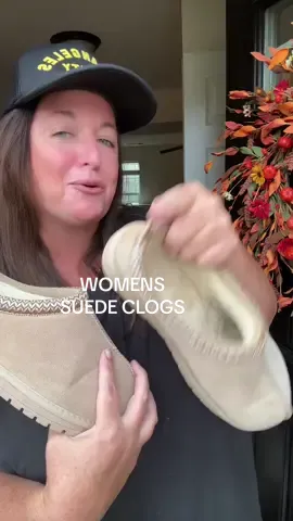 These women’s suede clog slippers are giving girl math!!! I saved money and they feel & look the same! @EVELLYHOOTD US  #suedeclogs #clogslipper #cozyclogs #womensfashion2025 #womenssuedeclogs
