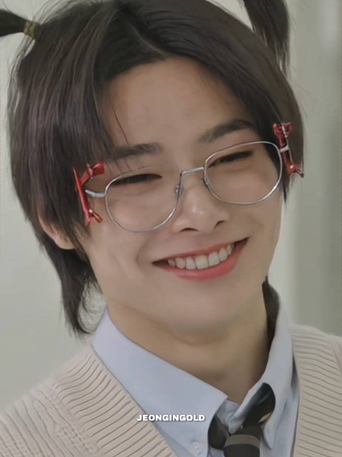 LUCU BANGET ADEK 🤏🏻 #jeongin #straykids 