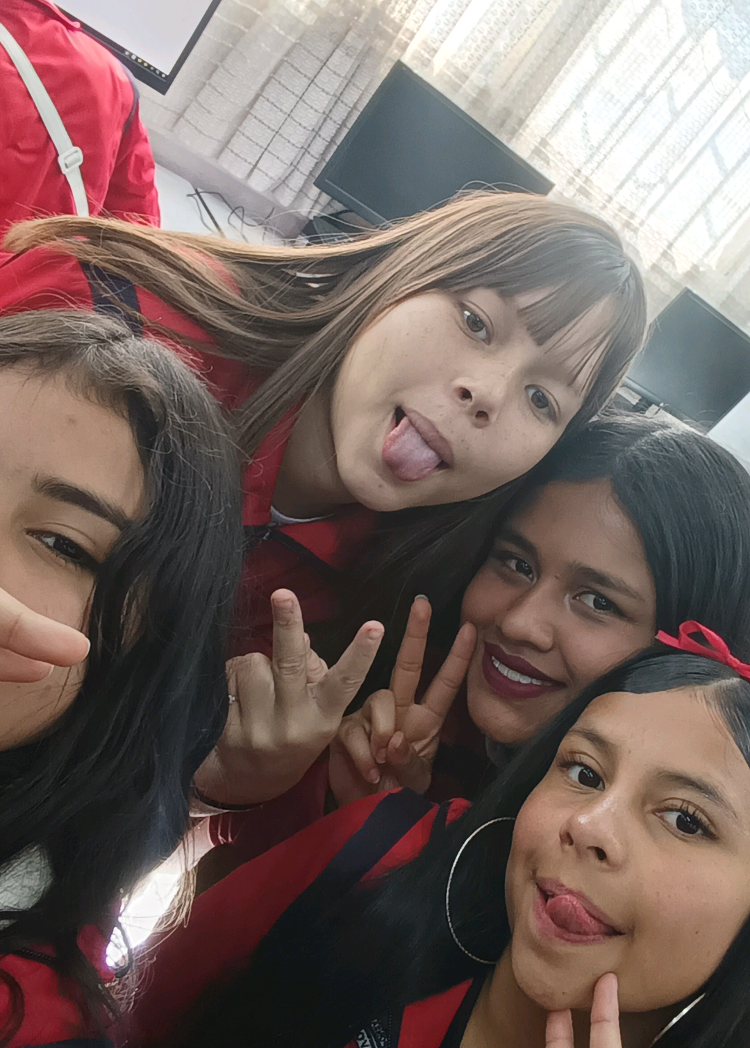 @V👱🏼‍♀️ @نيكول هيرنانديز @👑🖤 #paratiiiiiiiiiiiiiiiiiiiiiiiiiiiiiii #paratiiiiiiiiiiiiiiiiiiiiiiiiiiiiiii #musica #calleperoelegante #colegios 