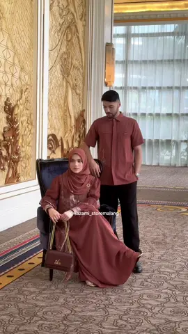 🔥 Couple paling hot topic Lebaran 2026! Siap-siap, gaya mereka bikin semua mata auto noleh 🤩 Yuk samaan pakai LARASMAYA SERIES buat lebaran 2026 🔥🔥 #ingatlebaraningataden #sarimbit2026 #lebaranbersamaaden #larasmayafamilyseries