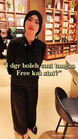 Lepas dh shoot baru terfikir, mana ada cuci tangan berbayar bahahahah , besides the fact yang korang boleh cuci tangan kat sini (SA yang cucikan), korang boleh pilih nak cuci guna which scent, then choose a lotion and a fragrance to layer, and then decide nak check out ke tak 😛  #perfumetiktok #fragrancetiktok #perfume #fragrance #moltonbrown 