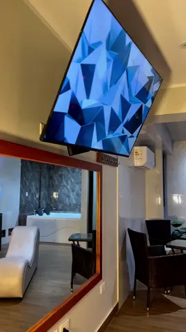 Y tu, con quien confirmarías la escapada al Hotel Lumi’s? #fyp #viral #hotellima #sjl 