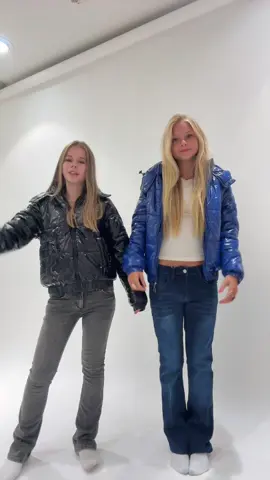 Elise & Bella i vår Hailey jacket 💘#Yamz #outfitinspo #sthlmstil 
