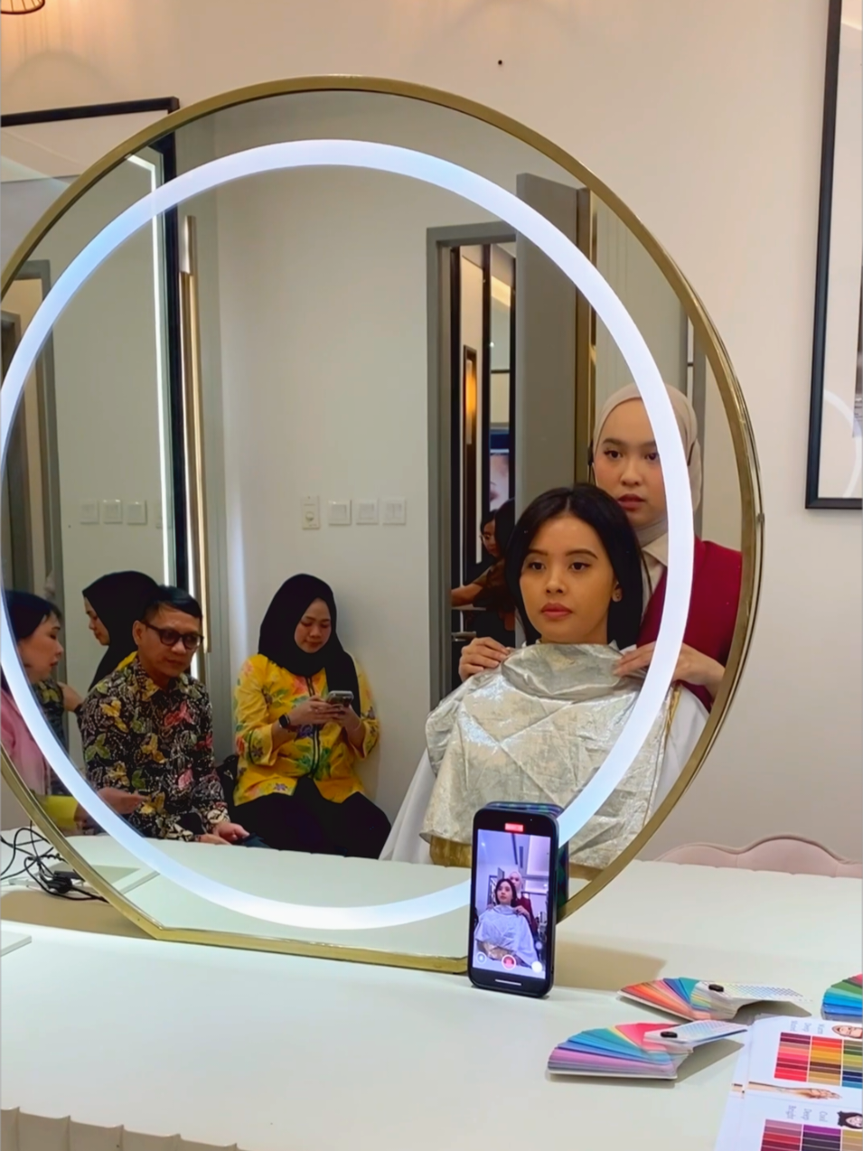 🌈 Turns out, warna bukan sekadar selera, tapi juga soal karakter & aura ✨  by WowColourStyle
