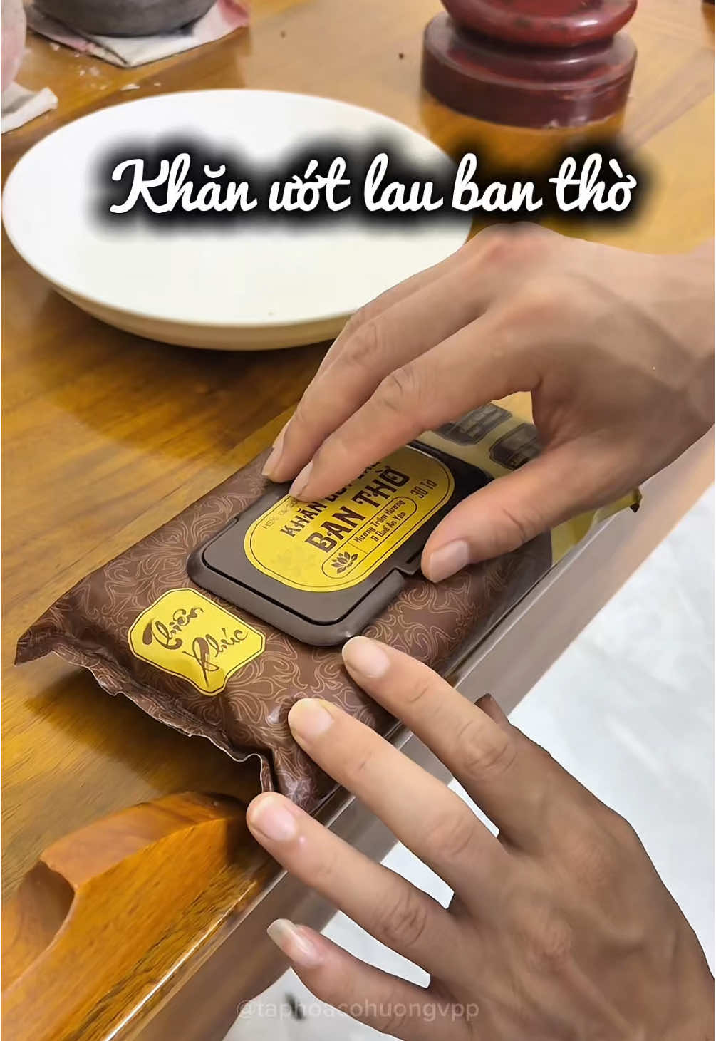 Khăn ướt dùng lau ban thờ có mùi hương trầm và quế #taphoacohuongvpp #khanlaubantho #khanlaubanthothienphuc #khanuotlaubantho #laubantho 
