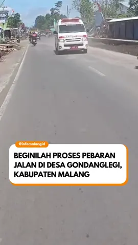 Beginilah proses pebaran jalan di desa Gondanglegi, Kabupaten Malang, saat ini sudah mencapai tahap perataan batu coral. 🎥 Fb/Gatot Sugabriel Mau kirim berita ? Silahkan DM /  WA : 0881-0262-83838 #infomalangid
