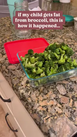 There’s nothing cuter than a baby asking for broccoli. 🥦 🌈 (via freedomhavenfarm) #society #feelings #family #parenting #babies #brocolli #cute #relatable