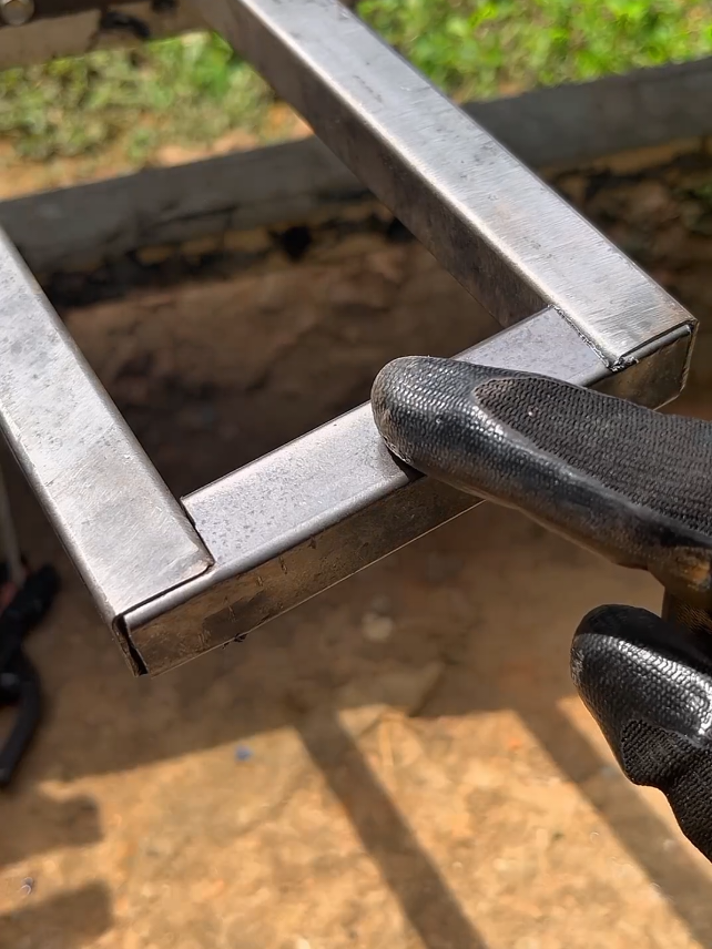 A clever idea for closing hollow cavities #welder #welding 
