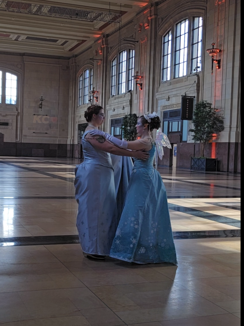 The Princess needs waltz lessons @cass_ually_vintage  #fantasyball #waltz #ballgown 
