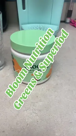 I start my morning by drinking my @Bloom Nutrition #greenssuperfood #digestionguthealth #bloatingrelief #prebiotics #probiotics 