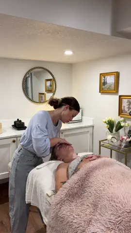 Will take this over pretty much anything. 🫶🏻  #facialmassage #facialmassagetechniques 