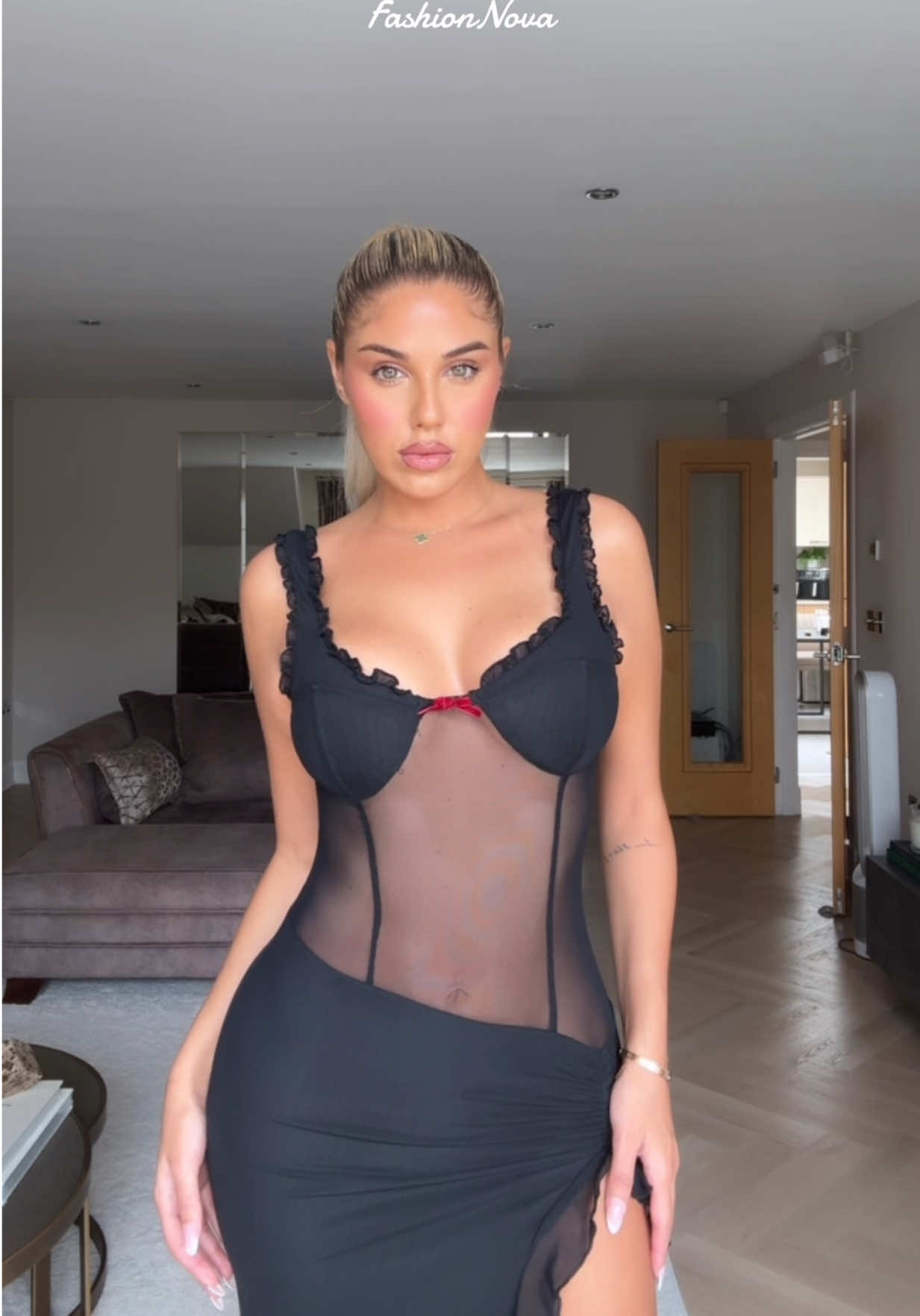 Which black @Fashion Nova dress?  🖤