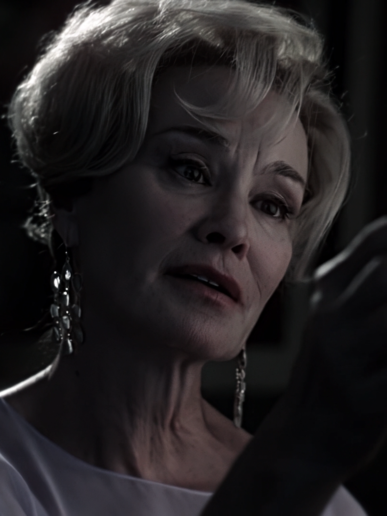 the intro scene will never not be funny || cc:b6asted || #constancelangdon #americanhorrorstory #jessicalange