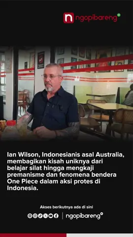 Bagi Ian Douglas Wilson, Indonesia bukan sekadar objek penelitian, melainkan ruang hidup yang membentuk jalan akademis dan pribadinya. Dari padepokan silat di Bandung hingga kos mahasiswa aktivis di Yogyakarta. Pengalaman panjang itu menuntunnya memahami wajah politik Indonesia dari dekat. Kini, lebih dari 25 tahun kemudian, Wilson dikenal sebagai salah satu Indonesianis terkemuka yang kerap bersuara tentang dinamika kekuasaan, kemiskinan, hingga fenomena budaya populer seperti bendera One Piece yang muncul dalam aksi-aksi protes. Dalam wawancara bersama Ngopibareng.id, Wilson bercerita panjang tentang awal mula perjalanannya di Indonesia hingga pandangannya terkait fenomena bendera One Piece yang muncul dalam aksi protes belakangan ini. #surabaya #NgopibarengID #onepiece #mugiwara #onepieceviral 