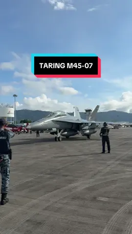 Last footage. Tinggal kenangan buat Taring M45-07. Pesawat ini dilaporkan terhempas di Kuantan pada 2105hrs selepas berlepas dari landasan lapangan terbang kuantan. Mujurlah, kedua-dua juruterbang berjaya eject dan terselamat. #tudm #f18 #hornet #legacy #terhempas 