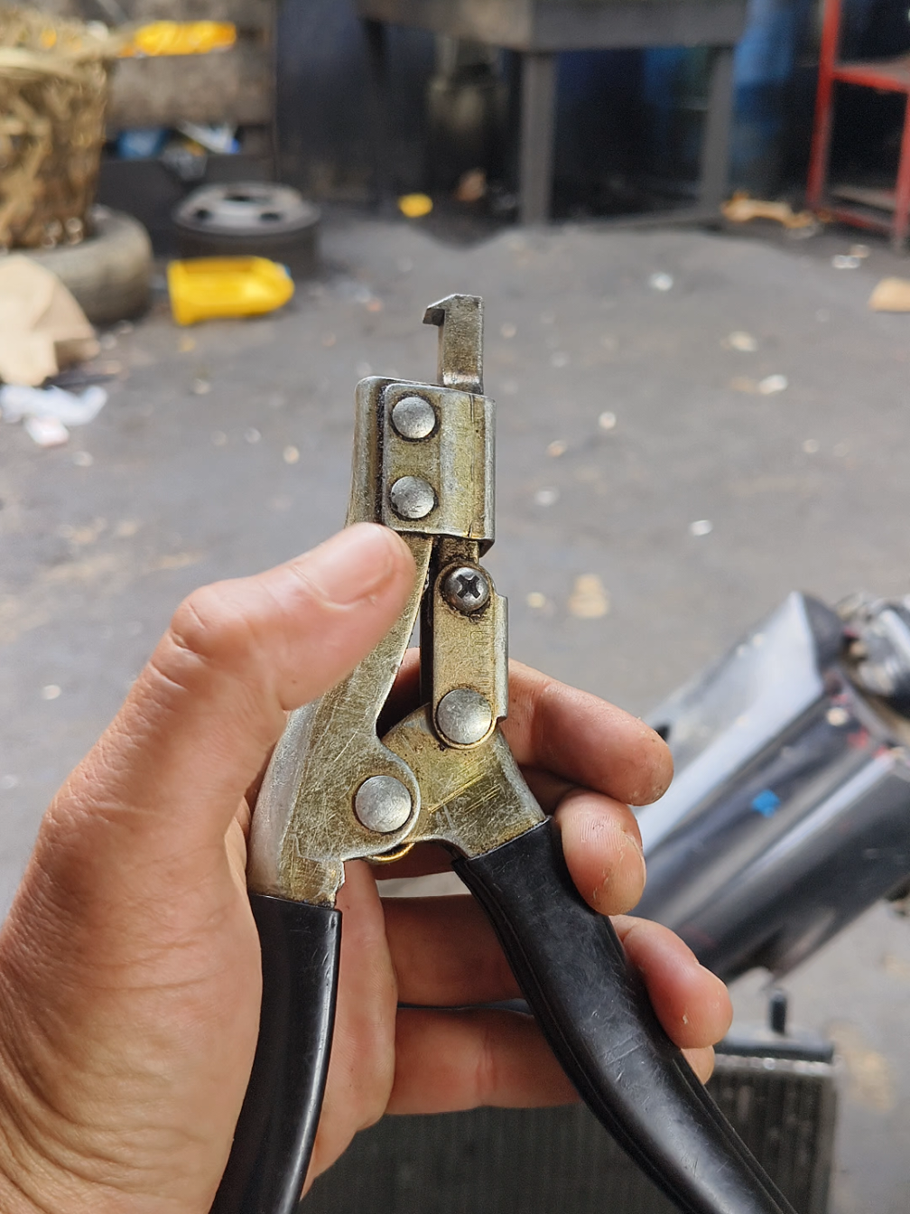 Bengkel Lain Udah Pakai, Kamu Kapan? Tang Upper Tank Radiator  #AutoTools #RadiatorBengkel #WajibPunya