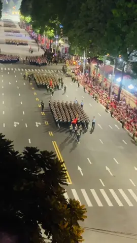 😍 Không khí thắm tình quân dân tại Thủ đô Hà Nội. ------ 📹 Tổng hợp luyện lần 1 Lễ diễu binh, diễu hành A80