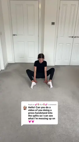 Replying to @💕🌷ISLA🌷💕 here you go ☺️#presshandstand #splits #handstand #handstandtrend #fyp 