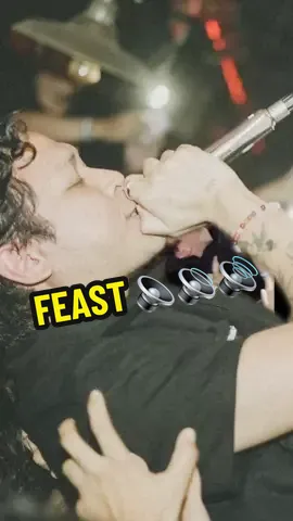 Kalo disini dijamin gak ada yang “marahin” kalo moshing 🔥 Am I rite? 😅 #halfwaybandung #halfwaybar #feastband #feast #konserfeast 