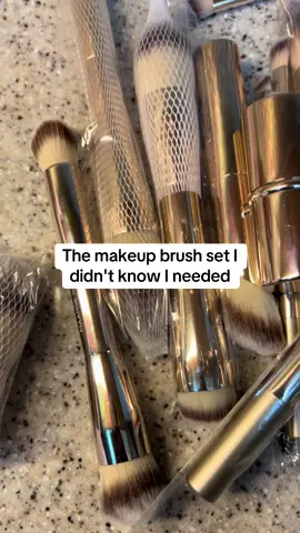 I love these makeup brushes #makeupbruhes #trending #makeup #tiktokmademebuyit 