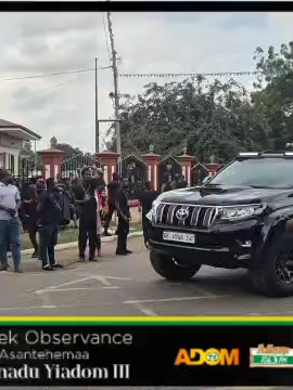 Convoy of the Vice President of Ghana, Naana Jane Opoku-Agyemang, arrives at the Manhyia Palace for the One-Week Observance of Asantehemaa Nana Konadu Yiadom III, joining dignitaries, chiefs, and mourners in paying tribute.  #Amammere #AdomNews #RIP