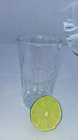 agua con limon, muy beneficioso para tu salud