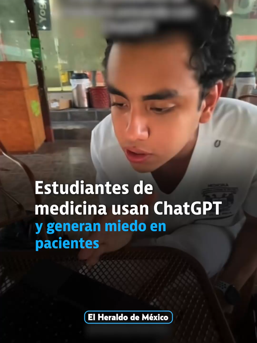 ¿Confiarías en un médico que usó #ChatGPT para estudiar? En redes sociales se hizo viral el video de unos estudiantes de medicina utilizando inteligencia artificial para sus tareas, por lo que rápidamente se generó un debate de si estas herramientas ayudan al aprendizaje o lo limitan. ¿Tú qué opinas? #medicina #inteligenciaartificial #estudiantes