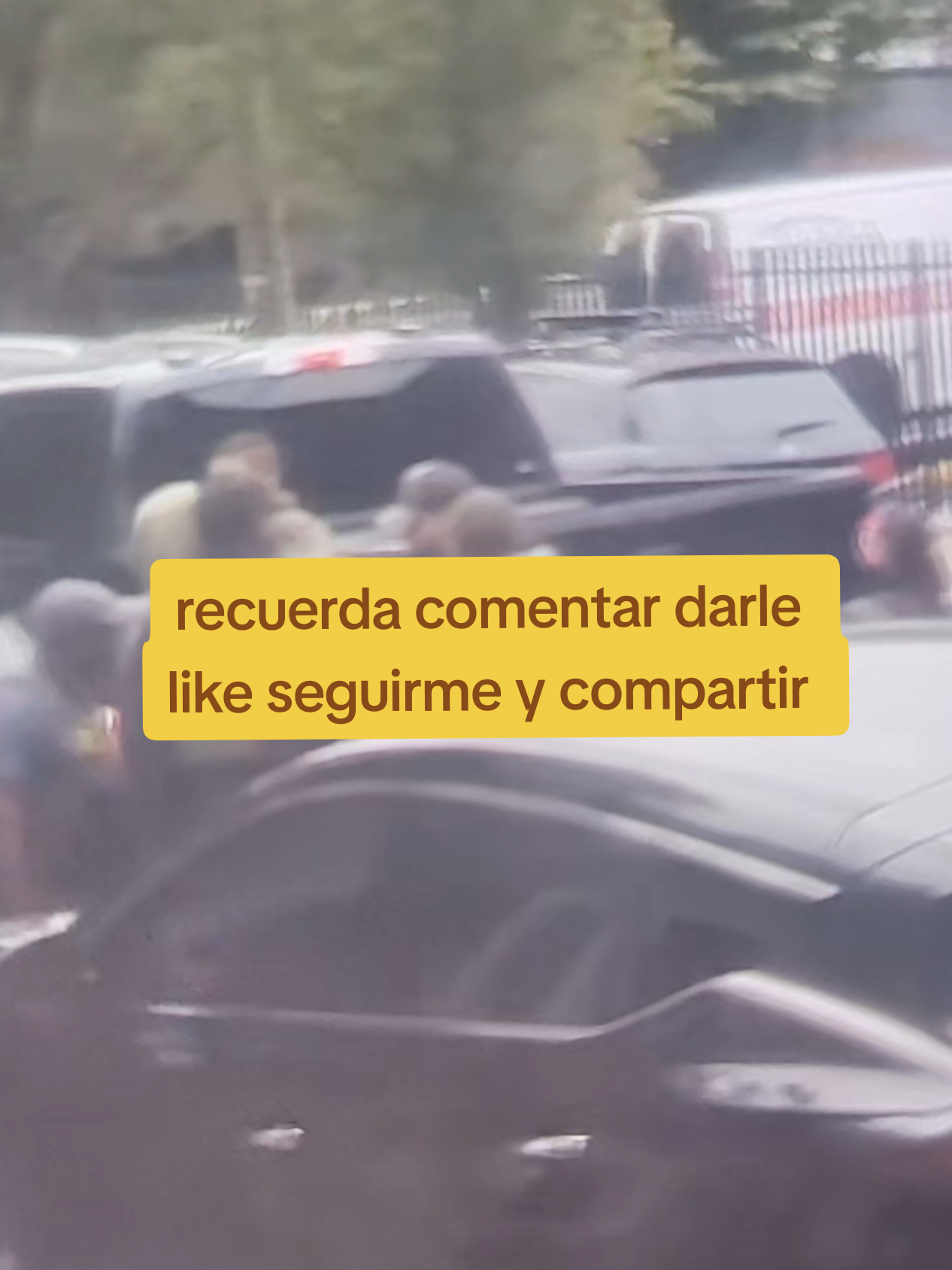 amanecieron tocando puertas los agentes de #icecream  y la comunidad se iso precente evitando q se llevaran mas personas pero lastimosamente #ice  agarraron 3 personas incluyendo una joven  muy triste  la verdad  se iso precente el alcalde cuando ya se avia ido la #migraña  hasta el padrecito de la iglesia andaba precebte #parati #flypシ @Foryoupage @#foryou @creator search insights 