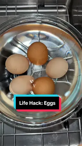 Life Hack: Egg Addition 🍳 #egg #food #LifeHack #cooking #fyp 