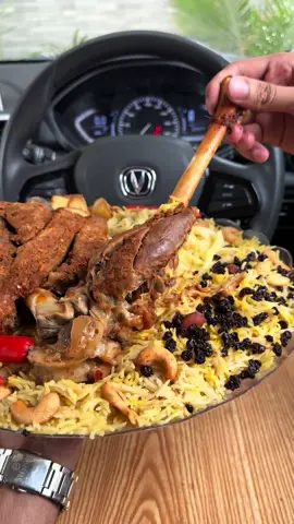 Mannu Kitchen Lahore🤩👌🏻 You can Place your order on whats app (03099600005) #yumstokes #muttonraanroast #mannukitchen 