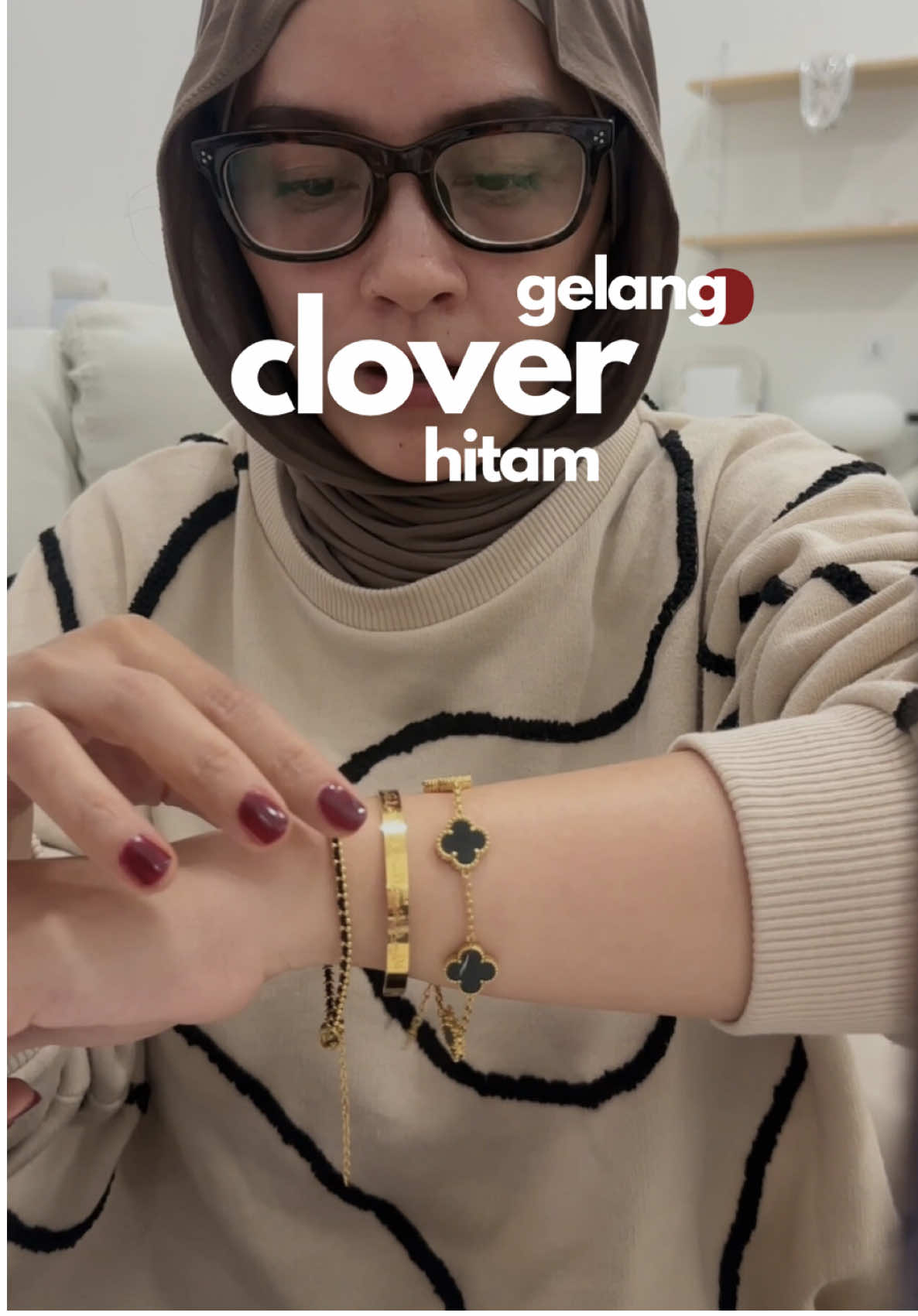 Gelang hitam lagiiii 😍 #gelangviral #gelangcantik #gelangclover #gelangwanita #gelangtitanium 