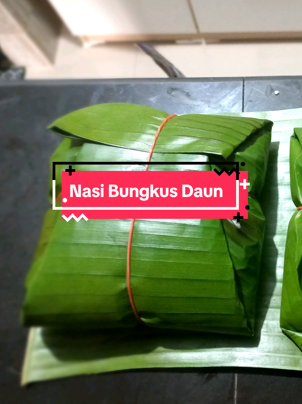 Masakan sederhana tapi soal rasa boleh di adu  ✨️✨️ kalau kata orang minang nama nya Nasi Tungkuih Daun. . ide menu kalo lagi pusing mikirin mau masak apa hari ini 😅#masak #masakansimple #masakanrumahan #rumahmakanpadang #masakanminang #nasibungkus #nasibungkusdaun #idemasakan #idemasaksimple #idemasakanmurah 