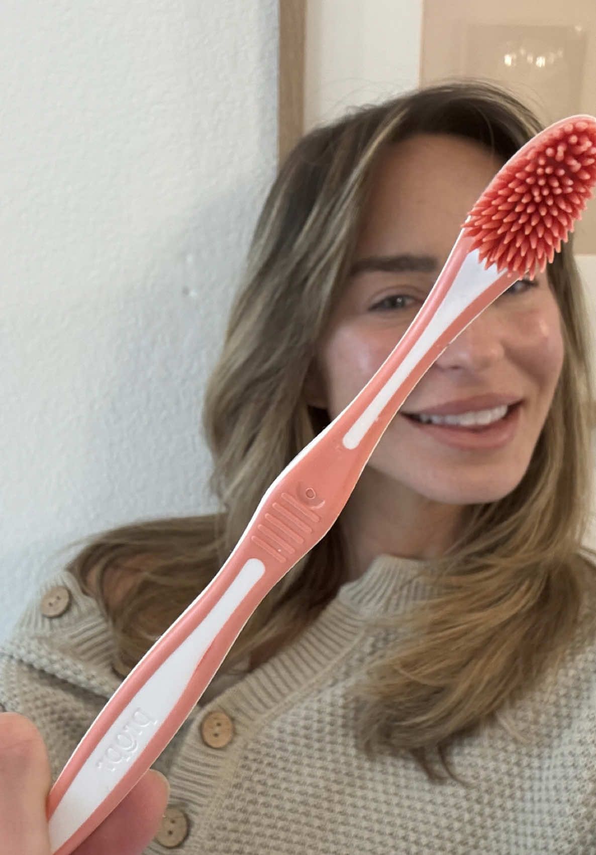 Skincare? Love her. But 2025 is for the gums too 🦷✨ Let’s start treating oral health like the foundation it is.