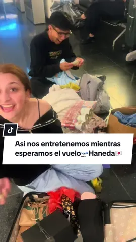 Asi nos entretenemos mientras esperamos el vuelo ✈️🇯🇵 Haneda Aairport 🙏🏻😊🥰🛫 #glafiralugo #parati  #viajes #hanedaairportjapan✈️🇯🇵 #japon #vuelos #vacasiones @lesleyuzu @Las Plebes de Sinaloa #sorpresa #fyp #parati #fun #fypシ 