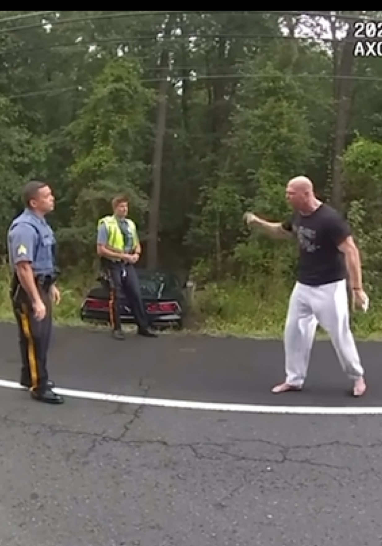 Do you think the police handle the situation good ? #police #policeofficer #stealingiswrong #viral #fyp 