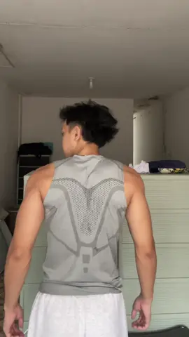 High quality gray compression shirt available on @Atomax  #gym #fyp #compression #compressionshirt #compressionvest 
