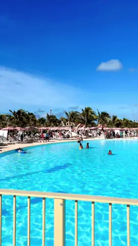 Your sign to take that trip!😍#bahamas #halfmooncay #Nassau #celebrationkeys2025🚢 
