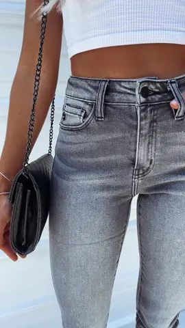 Our “Spring in your step” KanCan jeans are true to size with great stretch! #jeans #simplymeboutique 