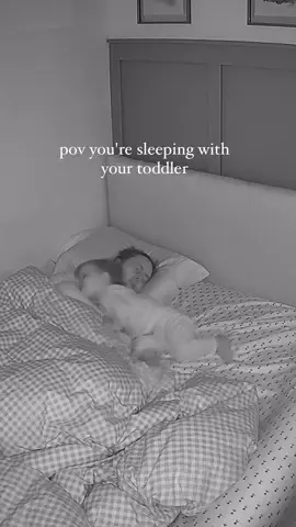 🫠🫠🫠 No but seriously I don't remember this and don't know how I stayed asleep 😂 #cosleepingmom #bedsharing #toddlermom #momlife #momsofig