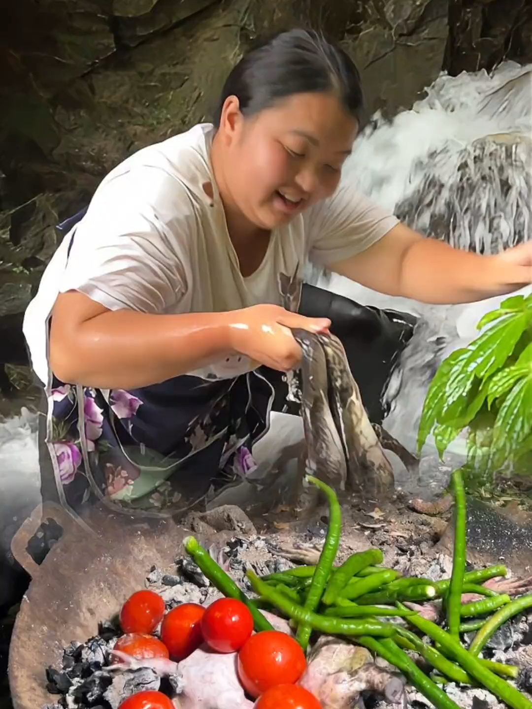 ike 👍, Comment 💬 what you think about this unique dish, Share 🔁 with your friends, and Follow ✅ for more crazy food adventures! Would you try this frog dish? Let me know below! 🐸🍽️#FoodFun#ViralEats#FunnyMoments#FoodLover#ChineseCuisine#FoodieFun#viralvideotiktok#FunnyFood#FoodHumor#MustWatch#ShareTheLaughs#FollowForMore #fyp #fypシ゚viral🖤tiktok #TikTokComedy #africantiktok#africanfoodies #foodies #chinesestreetfashion #chinese #chinaa #chinanews #chinesefoodrecipe #chinesefood